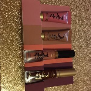 NEW TOO FACED UNDER THE KISSLETOE SET